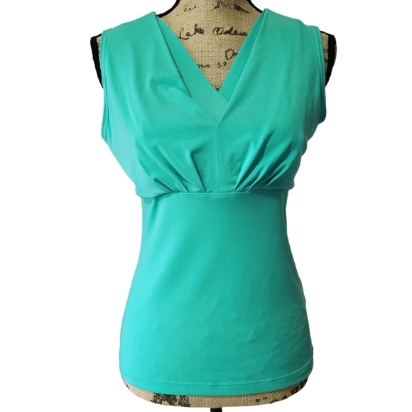 3/$15 East 5th Petite Sleevless Tailored Blouse - Small - Picture 6 of 7